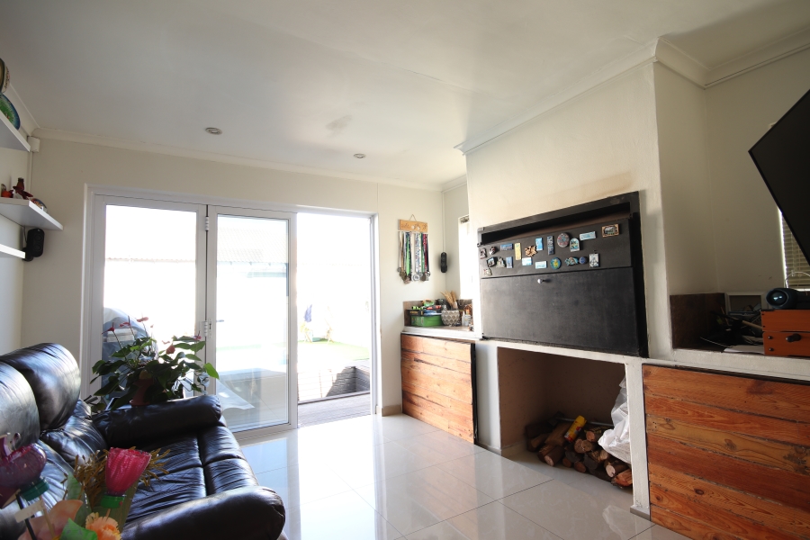 3 Bedroom Property for Sale in Parklands East Western Cape